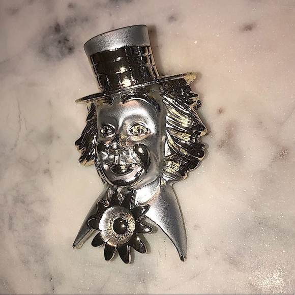 VTG Gold & Silver Tone Circus Clown Brooch w Flower EUC approx 2.5” x 1.6” - Picture 2 of 7